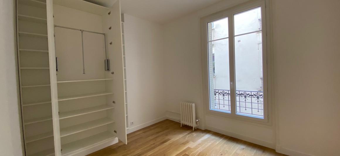 VIDE – RENOVATION TOTALE – 3 chambres – 5 pièces – 120 m2 – 3 ch – Parc Monceau – Paris 8ème – 2ème étage ascenseur avec Balcon – Loyer cc : 4.300 €