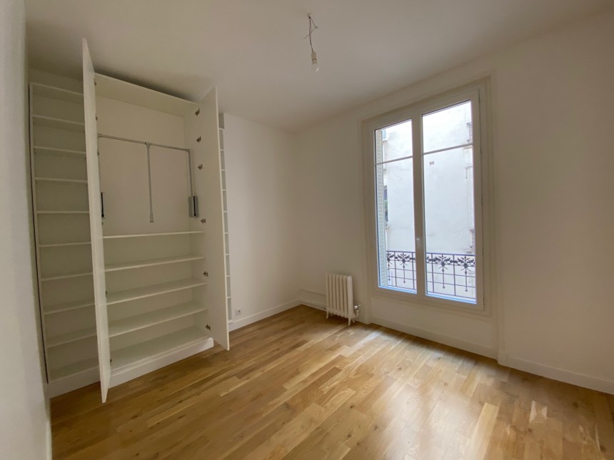 VIDE – RENOVATION TOTALE – 3 chambres – 5 pièces – 120 m2 – 3 ch – Parc Monceau – Paris 8ème – 2ème étage ascenseur avec Balcon – Loyer cc : 4.300 €