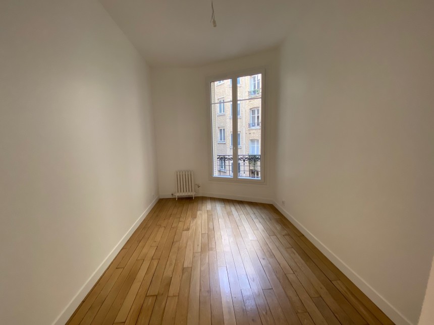 VIDE – RENOVATION TOTALE – 3 chambres – 5 pièces – 120 m2 – 3 ch – Parc Monceau – Paris 8ème – 2ème étage ascenseur avec Balcon – Loyer cc : 4.300 €