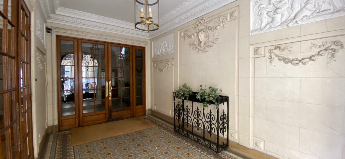 VIDE – RENOVATION TOTALE – 3 chambres – 5 pièces – 120 m2 – 3 ch – Parc Monceau – Paris 8ème – 2ème étage ascenseur avec Balcon – Loyer cc : 4.300 €