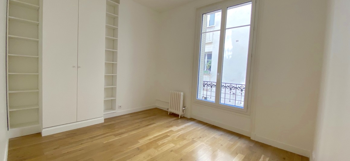 VIDE – RENOVATION TOTALE – 3 chambres – 5 pièces – 120 m2 – 3 ch – Parc Monceau – Paris 8ème – 2ème étage ascenseur avec Balcon – Loyer cc : 4.300 €