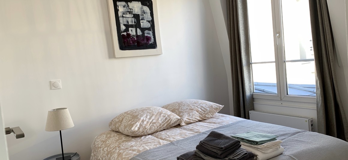 MEUBLÉ – 1 ch – Paris 17 – Rue Juliette Lamber – 31 m2 – 6e étage avec ascenseur – Loyer cc : 1.350 €