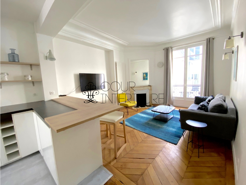 MEUBLÉ – 1 chambre – Rue Chambiges – Paris 8ème – 55 m2 – 4ème étage avec ascenseur – Loyer charges comprises : 2.500 €