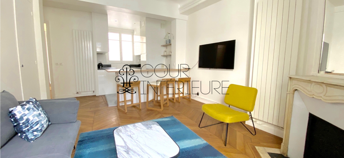 MEUBLÉ – 1 chambre – Rue Chambiges – Paris 8ème – 55 m2 – 4ème étage avec ascenseur – Loyer charges comprises : 2.500 €