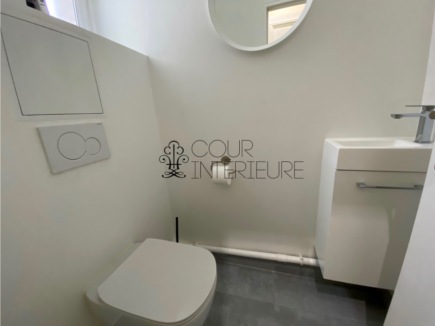 MEUBLÉ – 1 chambre – Rue Chambiges – Paris 8ème – 55 m2 – 4ème étage avec ascenseur – Loyer charges comprises : 2.500 €