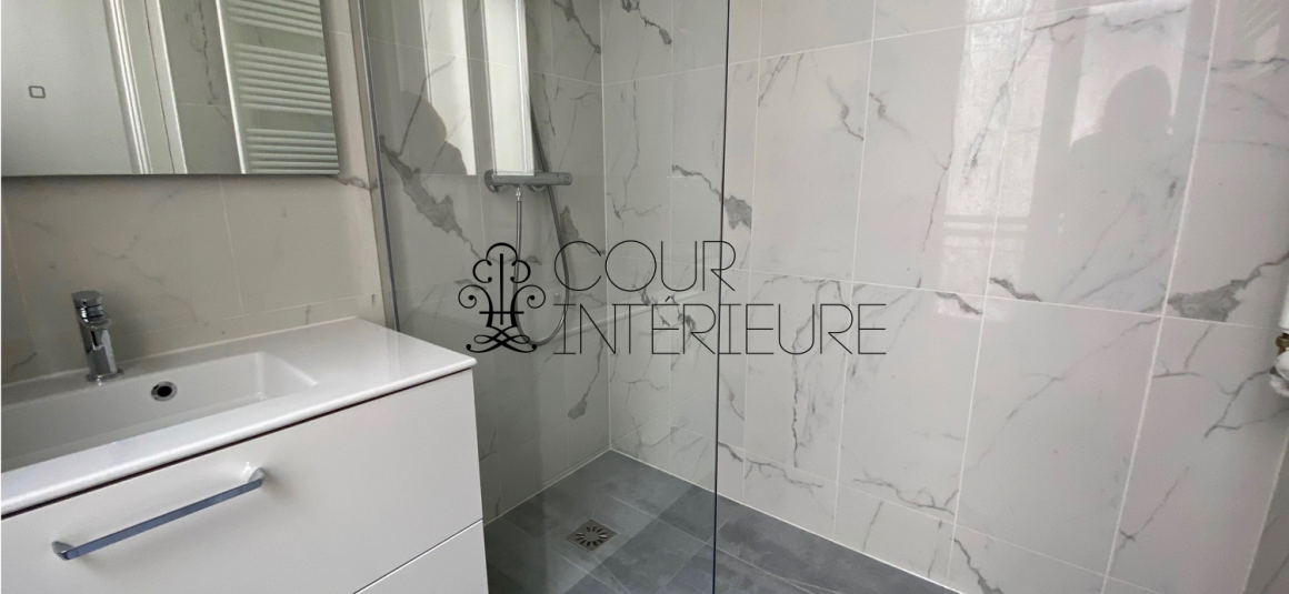 MEUBLÉ – 1 chambre – Rue Chambiges – Paris 8ème – 55 m2 – 4ème étage avec ascenseur – Loyer charges comprises : 2.500 €