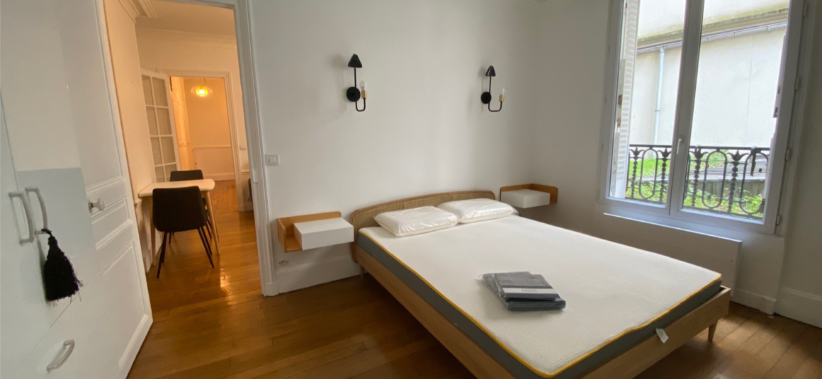 MEUBLÉ – 1 ch – 50 m2 – Neuilly (92) – Rue de l’Eglise – Proximité immédiate Métro Pont de Neuilly (ligne 1 – 1er étage ascenseur – Loyer cc : 1.850 €