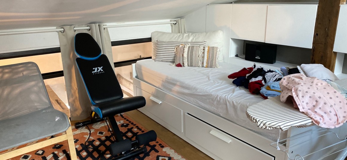 MEUBLÉ – 3/4 ch – Paris 16e – Trocadéro/Passy – Rue Vineuse – Duplex 123 m2 au sol – 5ème et 6ème dernier étage avec ascenseur – Loyer cc : 4.000 euros