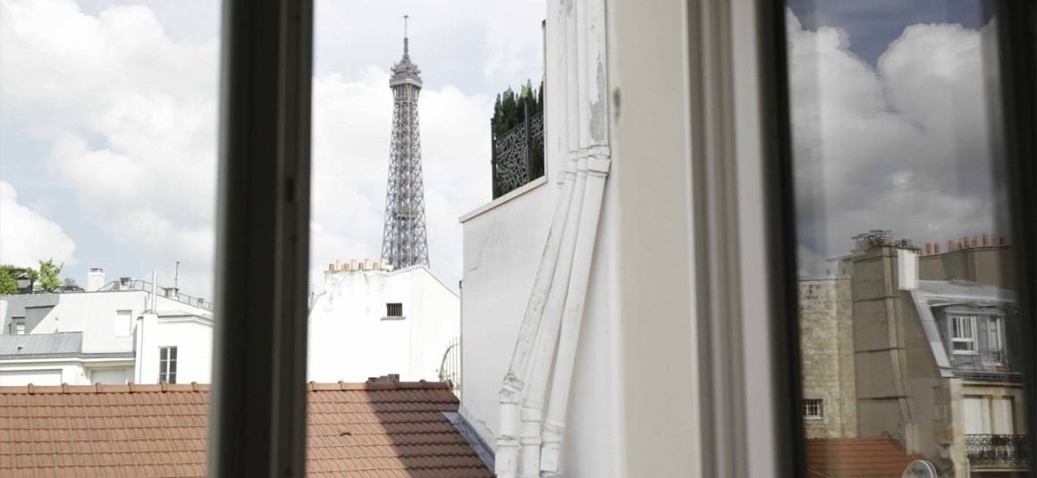 MEUBLÉ – 3/4 ch – Paris 16e – Trocadéro/Passy – Rue Vineuse – Duplex 123 m2 au sol – 5ème et 6ème dernier étage avec ascenseur – Loyer cc : 4.000 euros