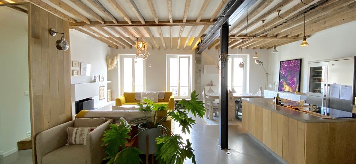 MEUBLÉ – 3/4 ch – Paris 16e – Trocadéro/Passy – Rue Vineuse – Duplex 123 m2 au sol – 5ème et 6ème dernier étage avec ascenseur – Loyer cc : 4.000 euros