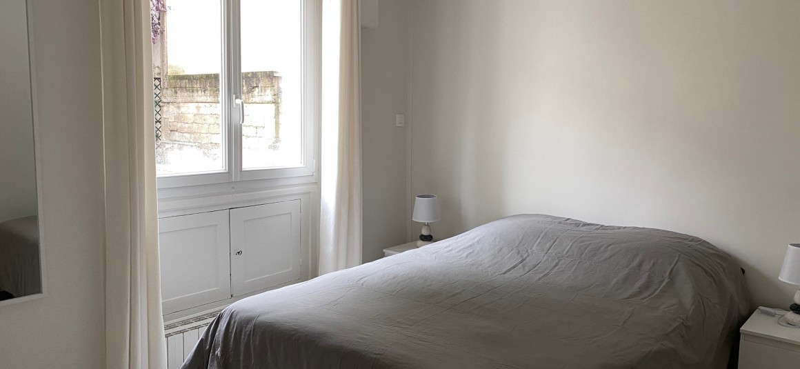 MEUBLÉ – 1 chambre – Paris 17ème  – Métro : Pereire – Avenue Villiers – 59 m2 – 1er étage avec ascenseur – Loyer charges comprises : 2.200 euros