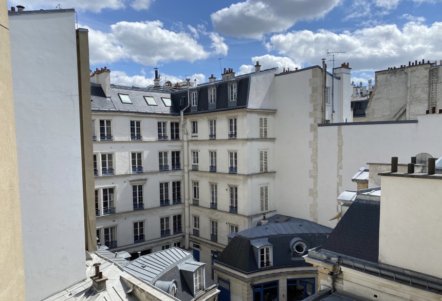 MEUBLÉ – 1 ch – 45 m2 – Paris 8e – Rue du Colisée – 4ème étage ascenseur – Loyer cc : 2.000 euros (chauffage collectif)