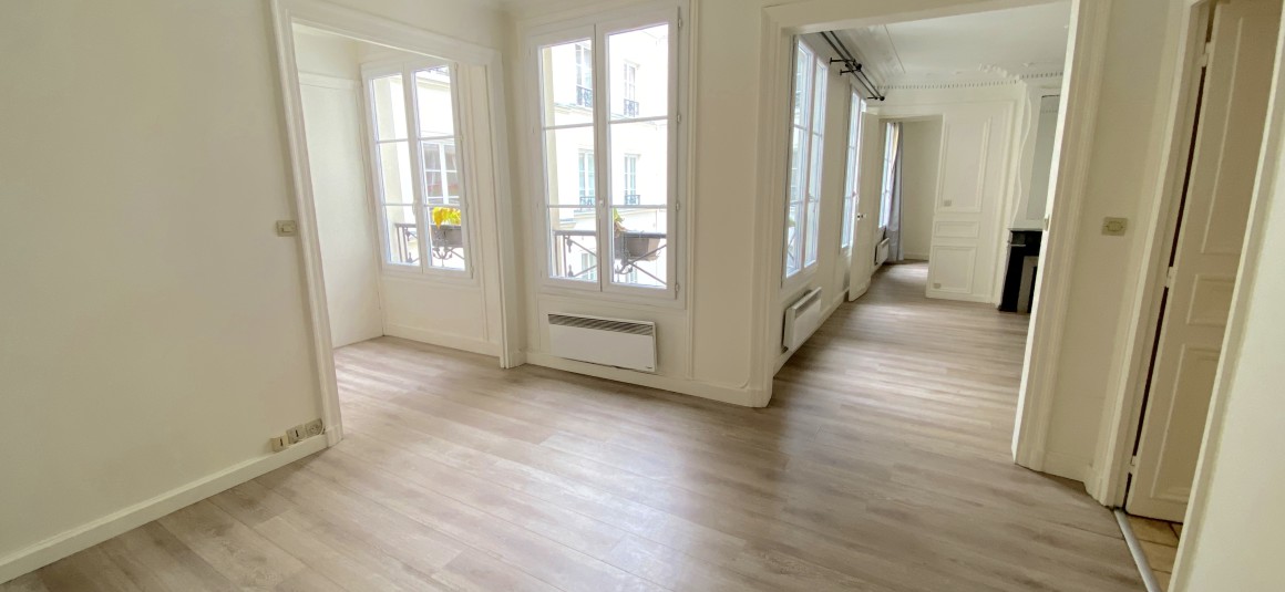 VIDE – 2 chambres – 85 m2 – Paris 9ème – Square Montholon – 3ème  étage avec ascenseur – Loyer charges comprises : 2.441 euros