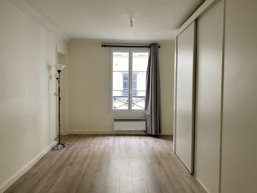 VIDE – 2 chambres – 85 m2 – Paris 9ème – Square Montholon – 3ème  étage avec ascenseur – Loyer charges comprises : 2.441 euros