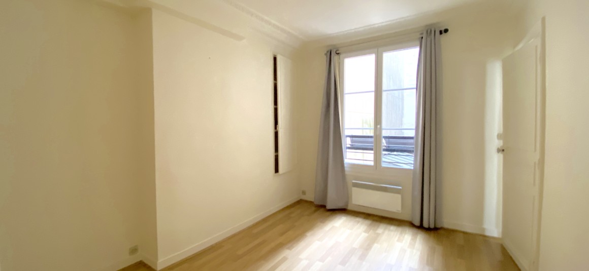 VIDE – 2 chambres – 85 m2 – Paris 9ème – Square Montholon – 3ème  étage avec ascenseur – Loyer charges comprises : 2.441 euros