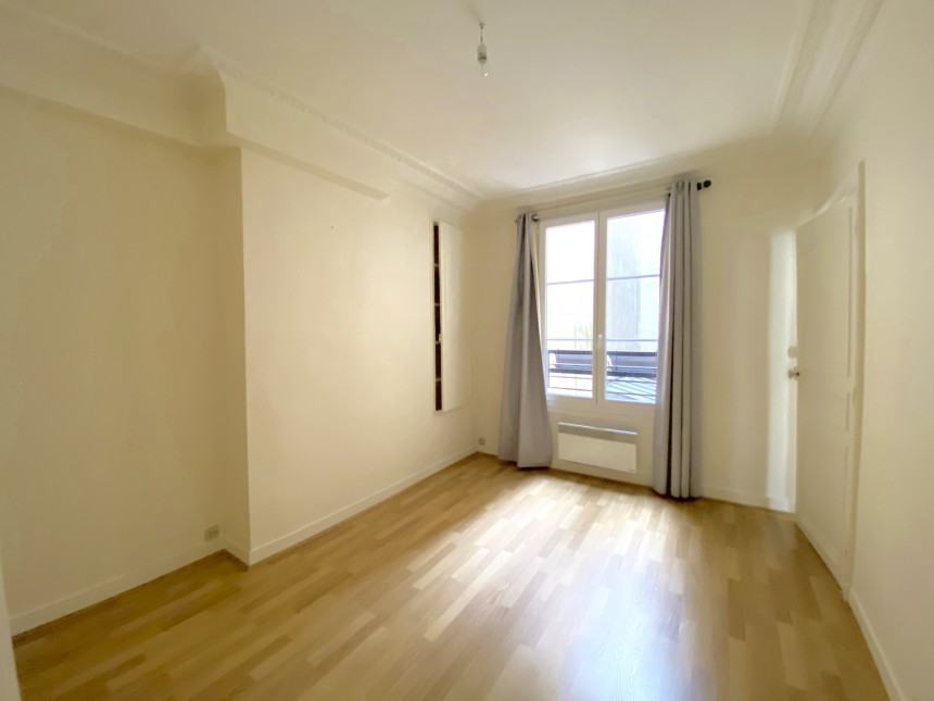 VIDE – 2 chambres – 85 m2 – Paris 9ème – Square Montholon – 3ème  étage avec ascenseur – Loyer charges comprises : 2.441 euros