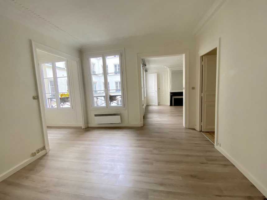 VIDE – 2 chambres – 85 m2 – Paris 9ème – Square Montholon – 3ème  étage avec ascenseur – Loyer charges comprises : 2.441 euros