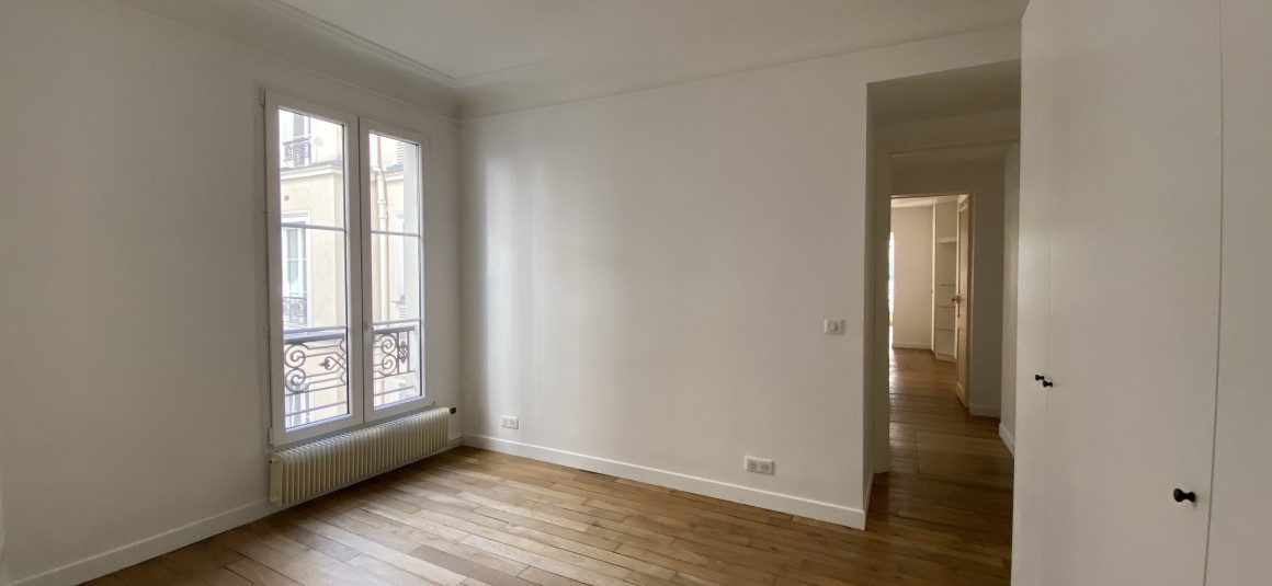 VIDE –  2 chambres – Paris 17ème – 73 m2 – Rue Labie – 3ème étage sans ascenseur – Loyer charges comprises : 2.477 euros