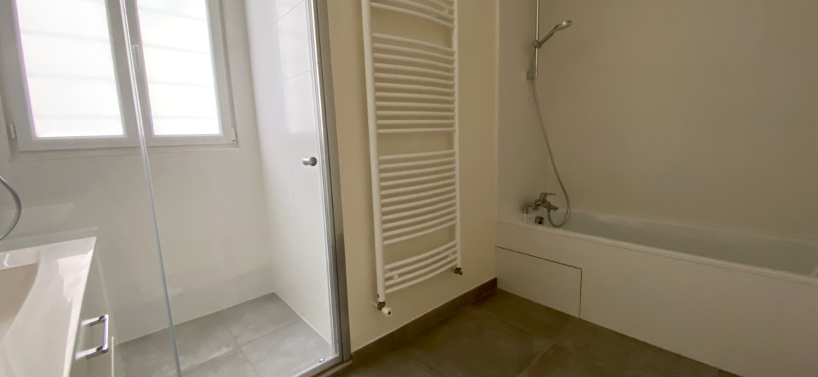 VIDE –  2 chambres – Paris 17ème – 73 m2 – Rue Labie – 3ème étage sans ascenseur – Loyer charges comprises : 2.477 euros