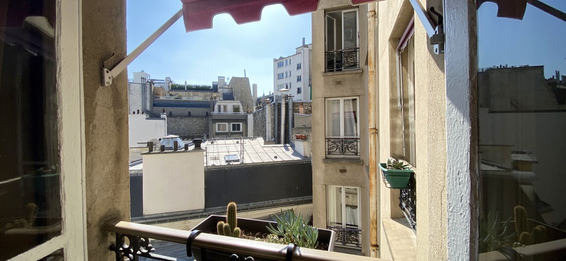 MEUBLÉ – 1 ch – 45 m2 – Paris 8e – Rue du Colisée – 4ème étage ascenseur – Loyer cc : 2.000 euros (chauffage collectif)
