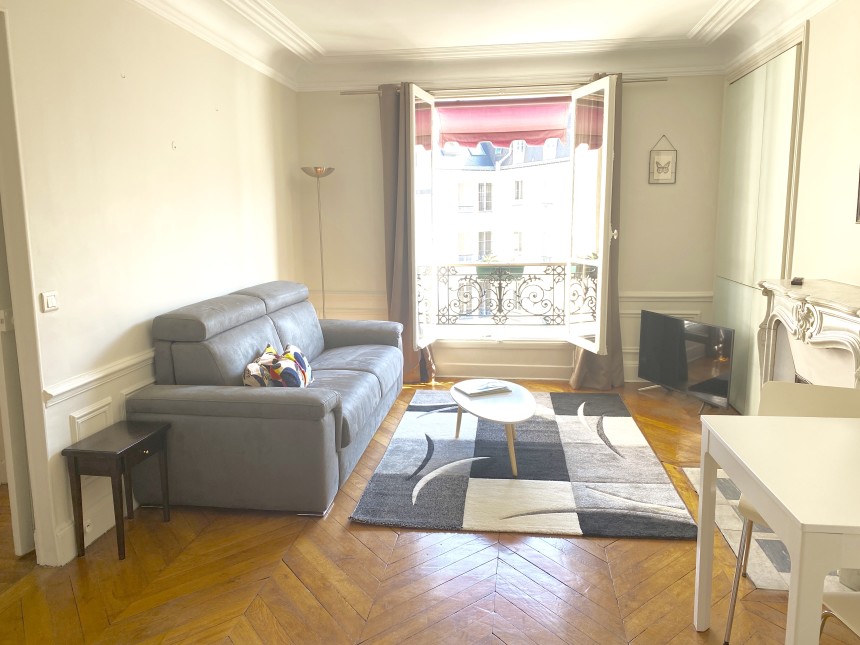 MEUBLÉ – 1 ch – 45 m2 – Paris 8e – Rue du Colisée – 4ème étage ascenseur – Loyer cc : 2.000 euros (chauffage collectif)