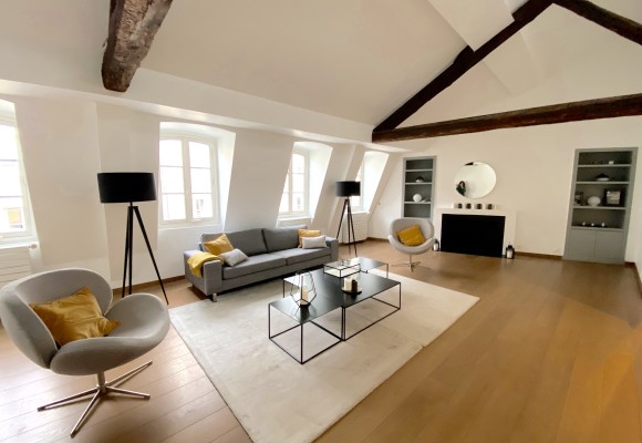 MEUBLÉ – 3 chambres – 186 m2 – Paris 8ème – Rue des Saussaies – Métro : Miromesnil – 4e étage ascenseur – Loyer cc : 7.500 euros