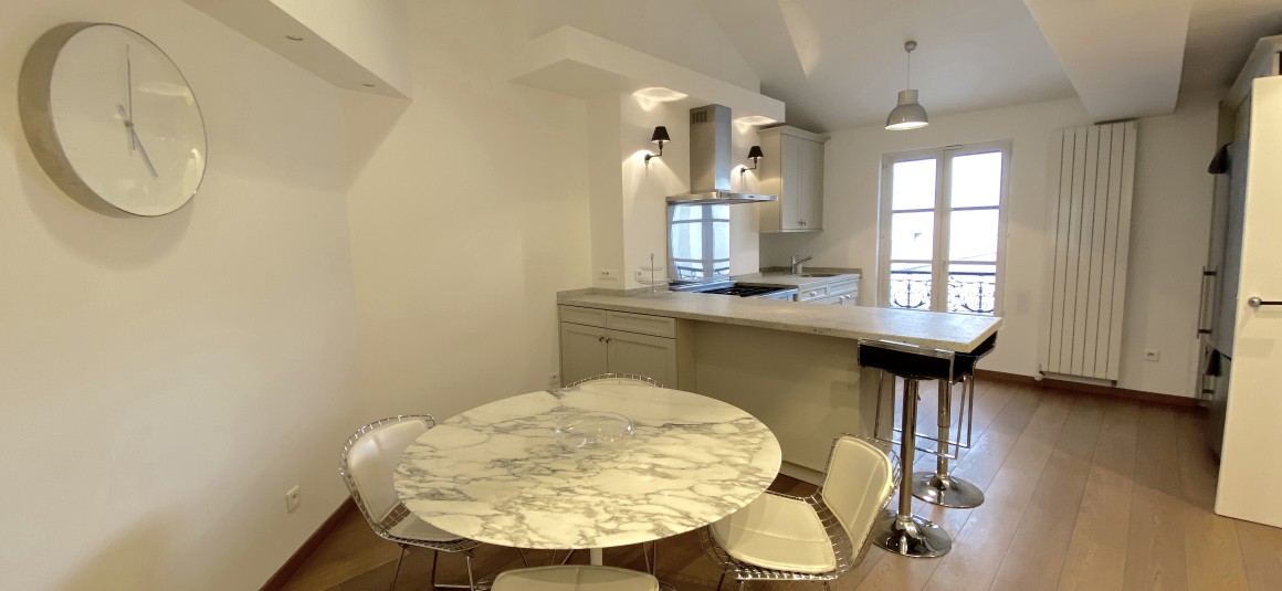 MEUBLÉ – 3 chambres – 186 m2 – Paris 8ème – Rue des Saussaies – Métro : Miromesnil – 4e étage ascenseur – Loyer cc : 7.500 euros