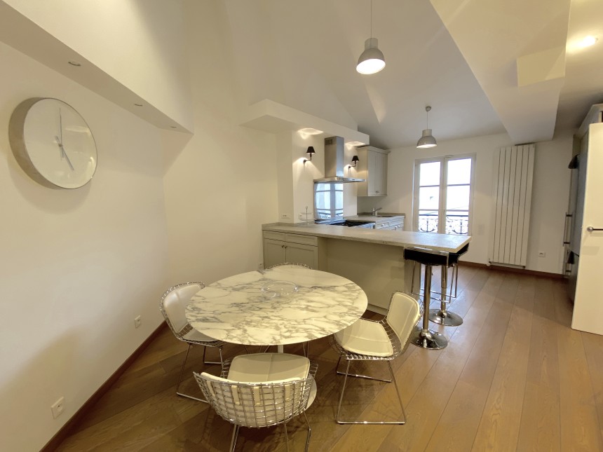 MEUBLÉ – 3 chambres – 186 m2 – Paris 8ème – Rue des Saussaies – Métro : Miromesnil – 4e étage ascenseur – Loyer cc : 7.500 euros