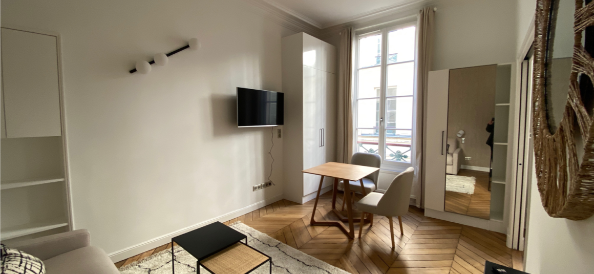 MEUBLÉ – Standing STUDIO spacieux – 26,17 m2 – Paris 9ème – Rue de la Grange Batelière – Richelieu Drouot – 3e étage avec ascenseur – Loyer charges comprises : 1.460 €