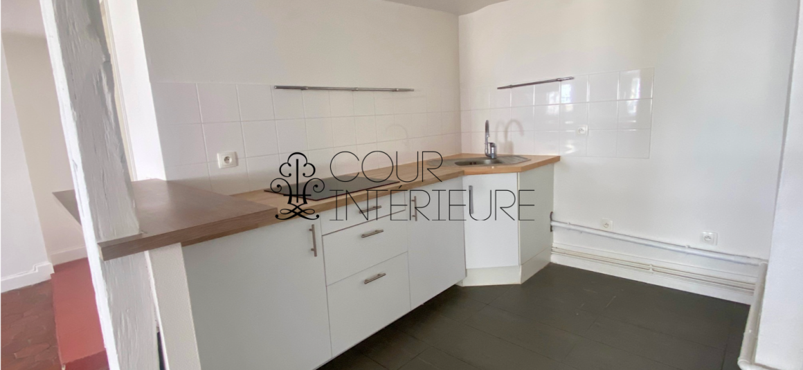 VIDE – 1 chambre – Paris 9ème – Trinité / Havre Caumartin – Rue Joubert – 51 m2 – 5ème et dernier étage ascenseur – Loyer charges comprises  : 1.595,00 euros