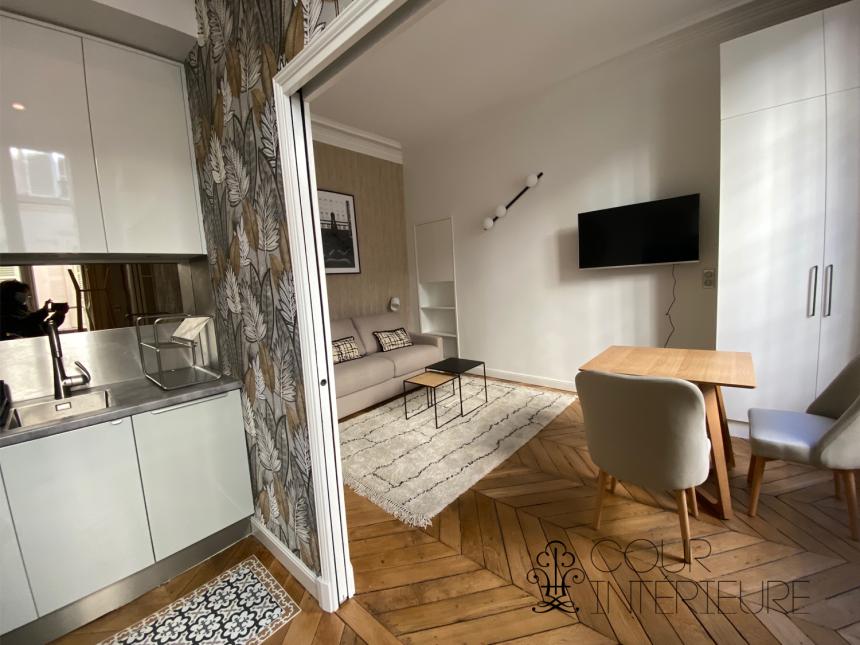 MEUBLÉ – STUDIO spacieux – 26,17 m2 – Paris 9ème – Rue de la Grange Batelière – Richelieu Drouot – 3e étage avec ascenseur – Loyer cc : 1.350 €