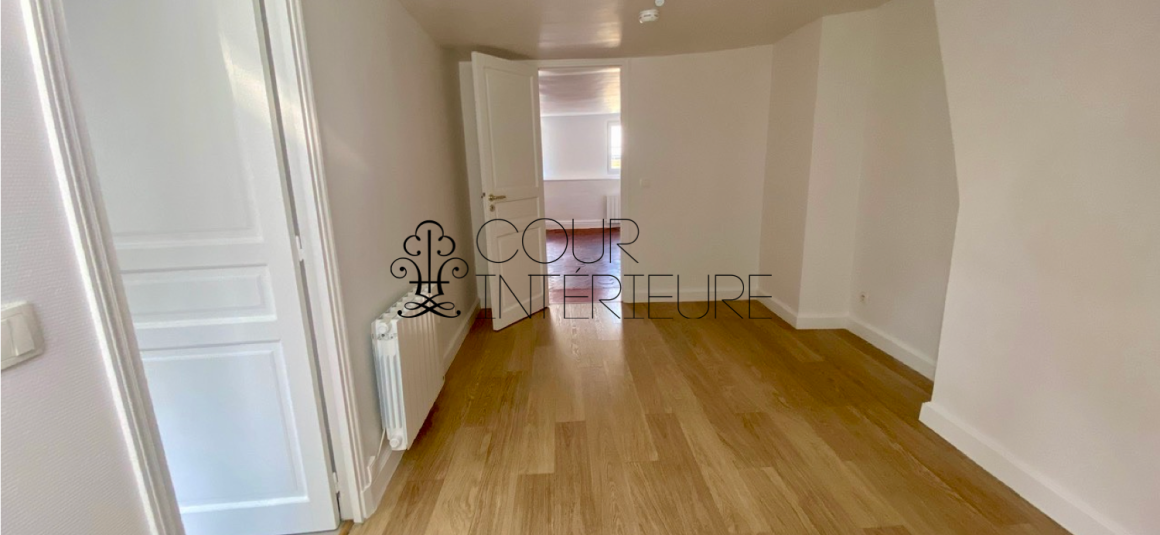 VIDE – 1 chambre – Paris 9ème – Trinité / Havre Caumartin – Rue Joubert – 51 m2 – 5ème et dernier étage ascenseur – Loyer charges comprises  : 1.595,00 euros