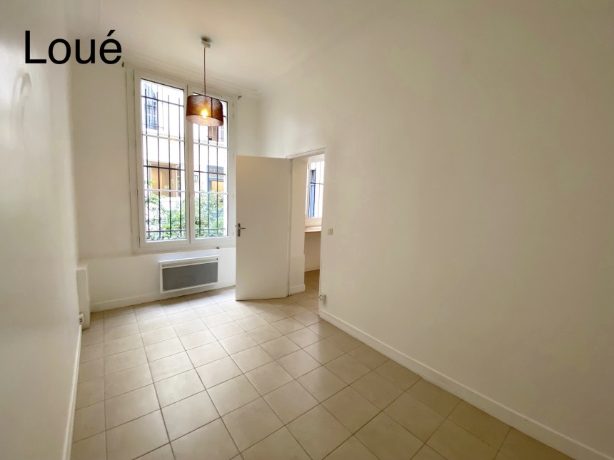 VIDE – Studio – Paris 9e – Sq Montholon – 18 m2 – Belles HSP – Rdc sur cour  – Loyer cc : 720 €