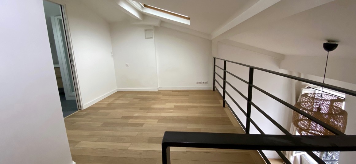 VIDE – 1 ch – 35 m2 au sol – Paris 15e – Rue Convention – 6e étage ascenseur – Loyer cc : 1.290 €