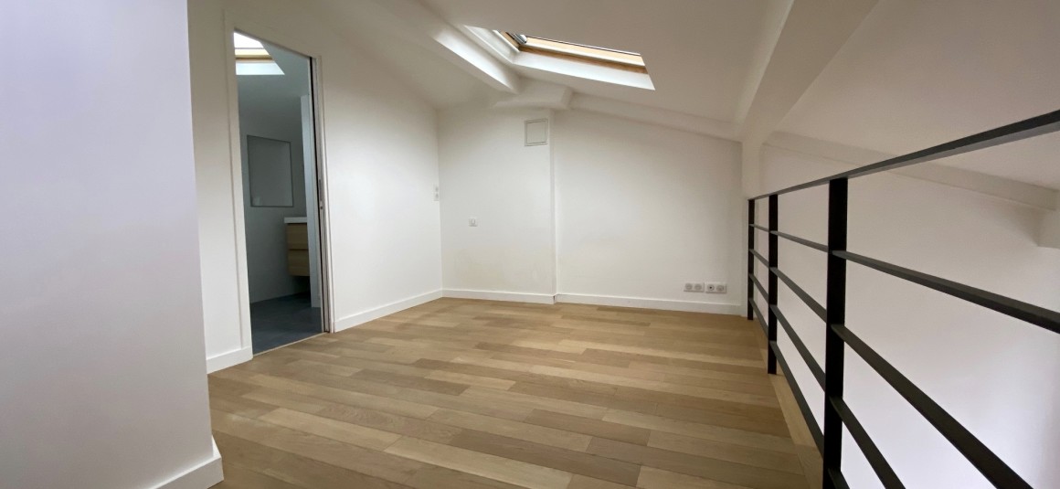 VIDE – 1 ch – 35 m2 au sol – Paris 15e – Rue Convention – 6e étage ascenseur – Loyer cc : 1.290 €
