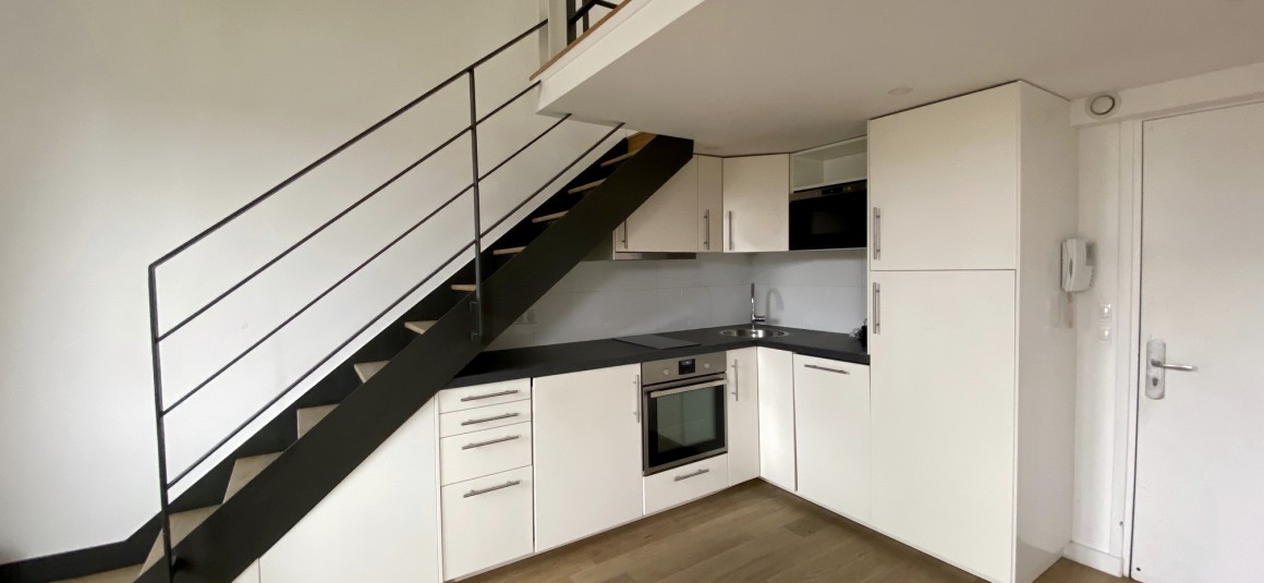 VIDE – 1 ch – 35 m2 au sol – Paris 15e – Rue Convention – 6e étage ascenseur – Loyer cc : 1.290 €