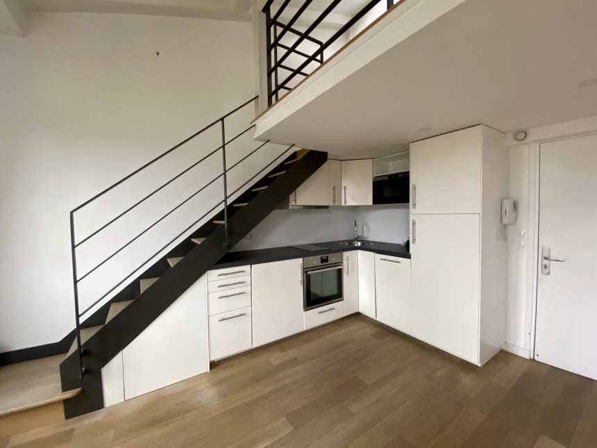 VIDE – 1 ch – 35 m2 au sol – Paris 15e – Rue Convention – 6e étage ascenseur – Loyer cc : 1.290 €