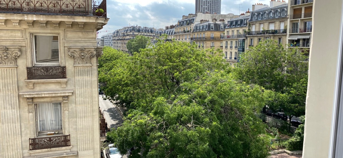 MEUBLÉ – 1 chambre – 34 m2 – Paris 17ème – Rue Guersant – 4e étage sans ascenseur – Loyer charges comprises : 1.500 euros
