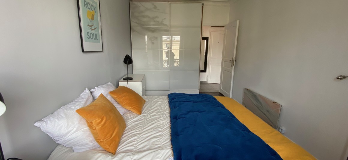 MEUBLÉ – 1 chambre – 34 m2 – Paris 17ème – Rue Guersant – 4e étage sans ascenseur – Loyer charges comprises : 1.500 euros