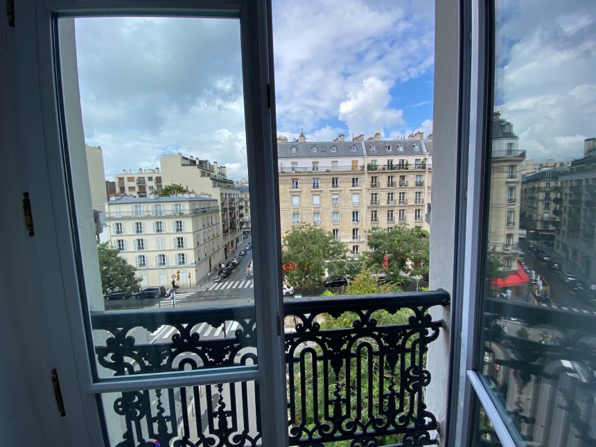 MEUBLÉ – 1 chambre – 34 m2 – Paris 17ème – Rue Guersant – 4e étage sans ascenseur – Loyer charges comprises : 1.500 euros