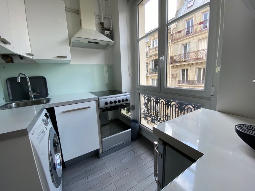 MEUBLÉ – 1 chambre – 34 m2 – Paris 17ème – Rue Guersant – 4e étage sans ascenseur – Loyer charges comprises : 1.500 euros