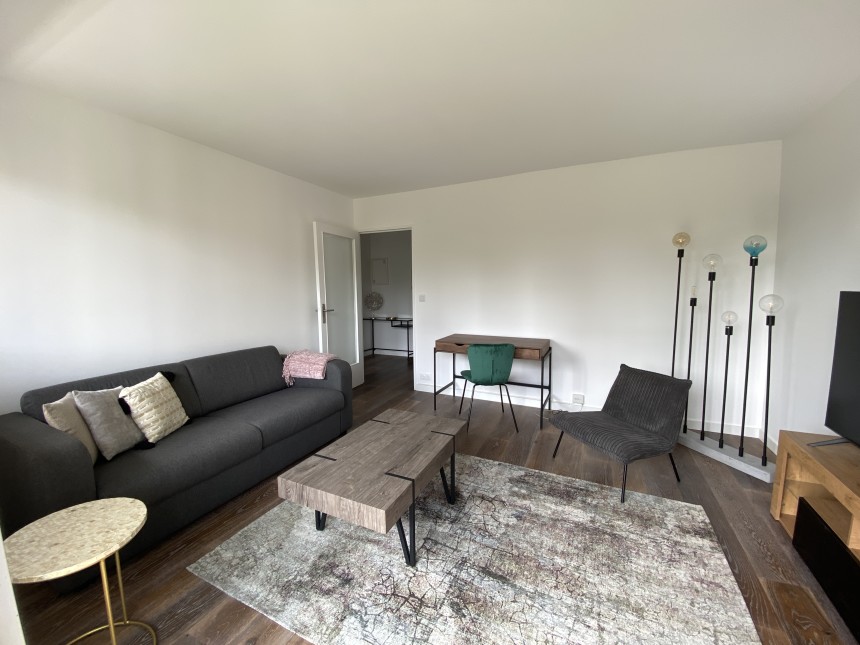 MEUBLÉ – 1 chambre – PUTEAUX (92) – Avenue Gutenberg – 46 m2 – 4ème étage avec ascenseur sur jardin – Balcon – Parking inclus – Loyer charges comprises : 1.600 € (chauffage collectif) + parking possible en supplément en sous-sol avec accès direct depuis ascenseur