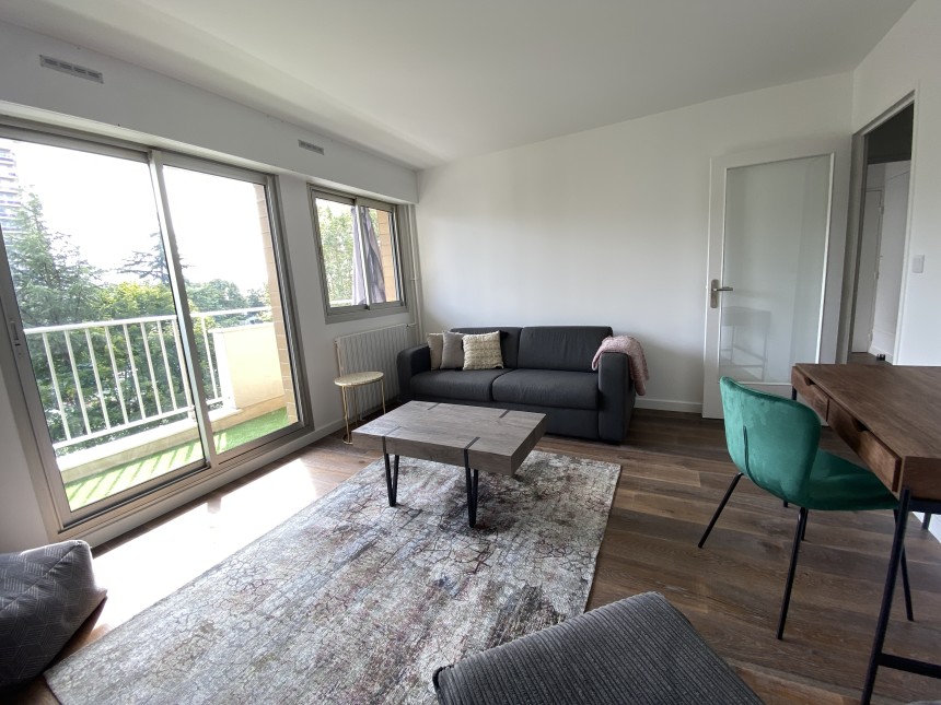 MEUBLÉ – 1 chambre – PUTEAUX (92) – Avenue Gutenberg – 46 m2 – 4ème étage avec ascenseur sur jardin – Balcon – Parking inclus – Loyer charges comprises : 1.600 € (chauffage collectif) + parking possible en supplément en sous-sol avec accès direct depuis ascenseur