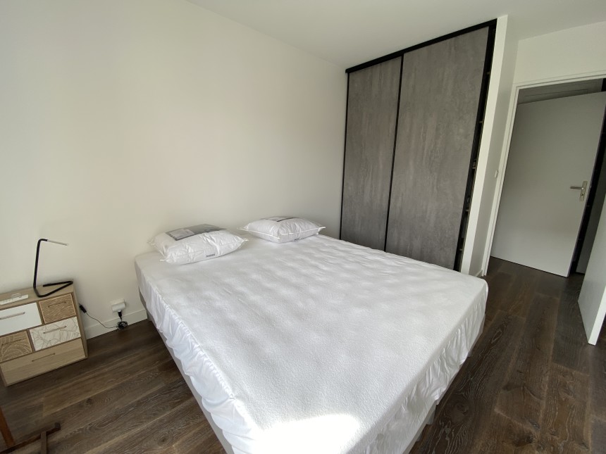 MEUBLÉ – 1 chambre – PUTEAUX (92) – Avenue Gutenberg – 46 m2 – 4ème étage avec ascenseur sur jardin – Balcon – Parking inclus – Loyer charges comprises : 1.600 € (chauffage collectif) + parking possible en supplément en sous-sol avec accès direct depuis ascenseur