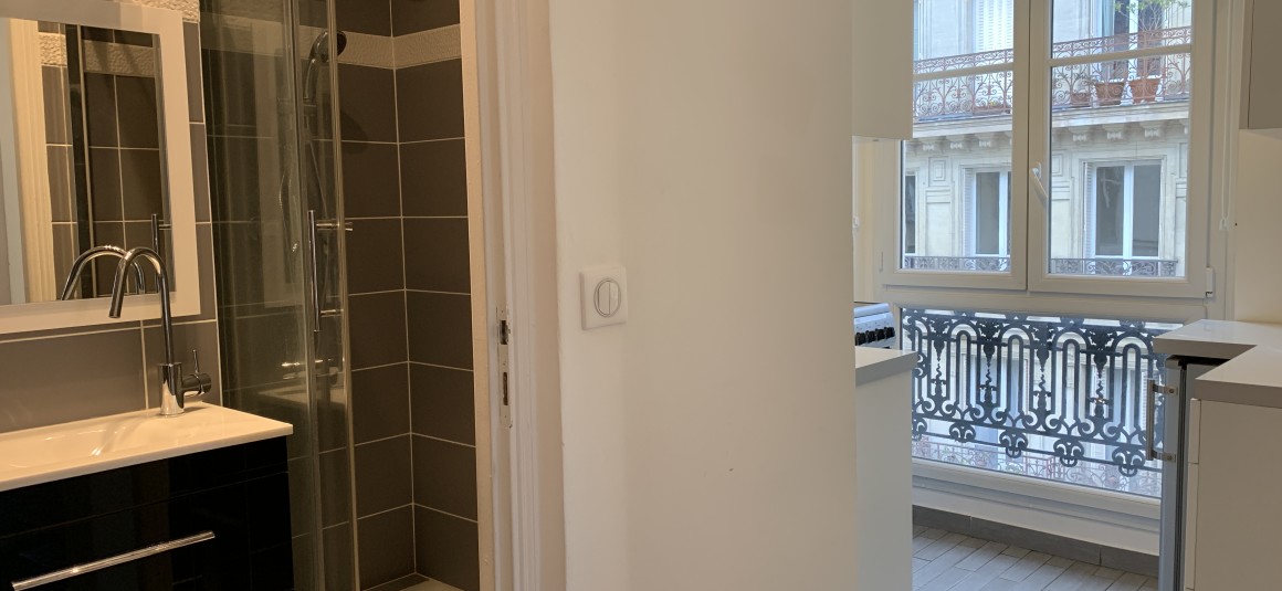 MEUBLÉ – 1 chambre – 34 m2 – Paris 17ème – Rue Guersant – 4e étage sans ascenseur – Loyer charges comprises : 1.500 euros