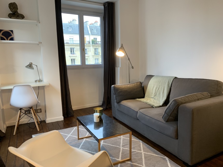 MEUBLÉ – 1 chambre – 34 m2 – Paris 17ème – Rue Guersant – 4e étage sans ascenseur – Loyer charges comprises : 1.500 euros