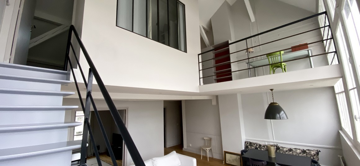 MEUBLÉ- Atelier d’artiste 2 chambres + bureau – 80 m2 – Paris 16ème – Rue Lauriston – Métro : Etoile – 4ème et dernier étage ascenseur – Loyer charges comprises : 3.000 euros