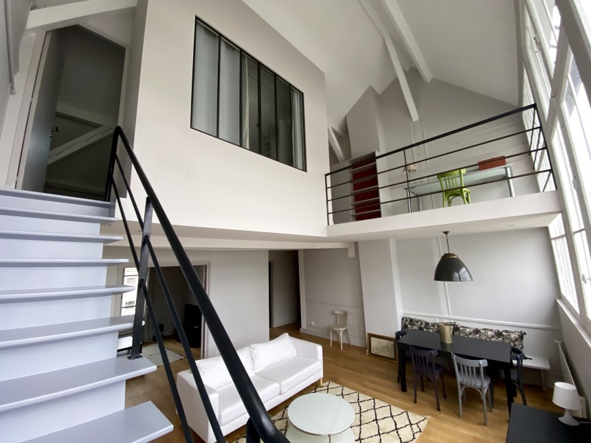 MEUBLÉ- Atelier d’artiste 2 chambres + bureau – 80 m2 – Paris 16ème – Rue Lauriston – Métro : Etoile – 4ème et dernier étage ascenseur – Loyer charges comprises : 3.000 euros