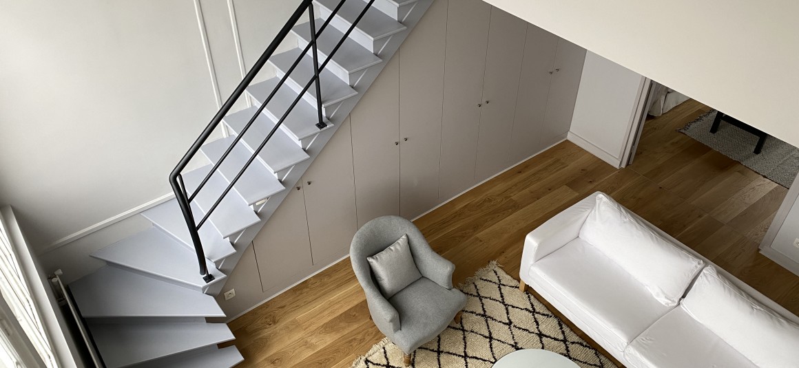 MEUBLÉ- Atelier d’artiste 2 chambres + bureau – 80 m2 – Paris 16ème – Rue Lauriston – Métro : Etoile – 4ème et dernier étage ascenseur – Loyer charges comprises : 3.000 euros