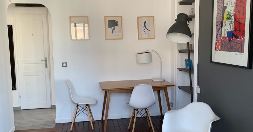 MEUBLÉ – 1 chambre – 34 m2 – Paris 17ème – Rue Guersant – 4e étage sans ascenseur – Loyer charges comprises : 1.500 euros